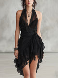 Vestido negro de espalda descubierta con volantes y encaje
