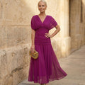 Vestido fucsia de escote cruzado en V