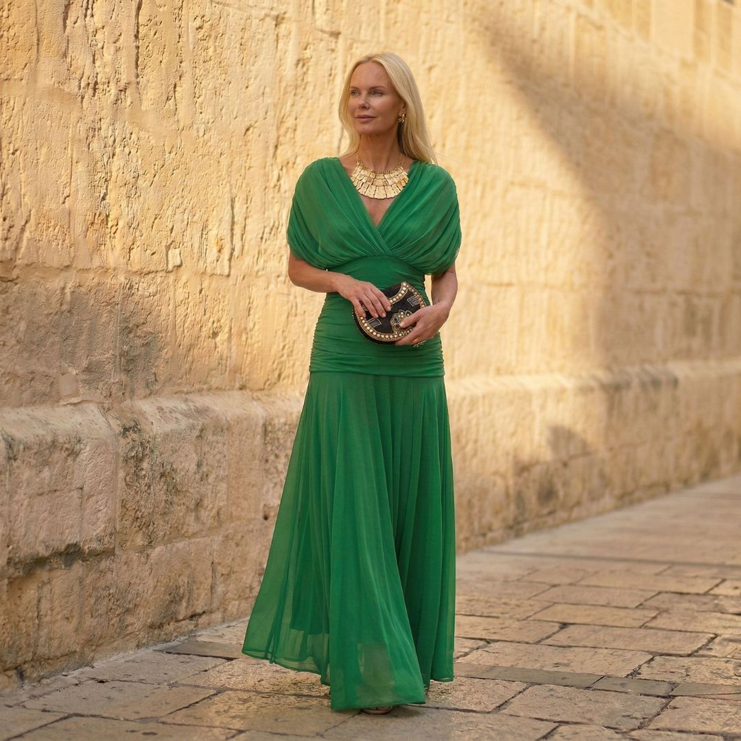 Vestido verde de escote cruzado en V