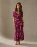 Vestido violeta con motivo botánico
