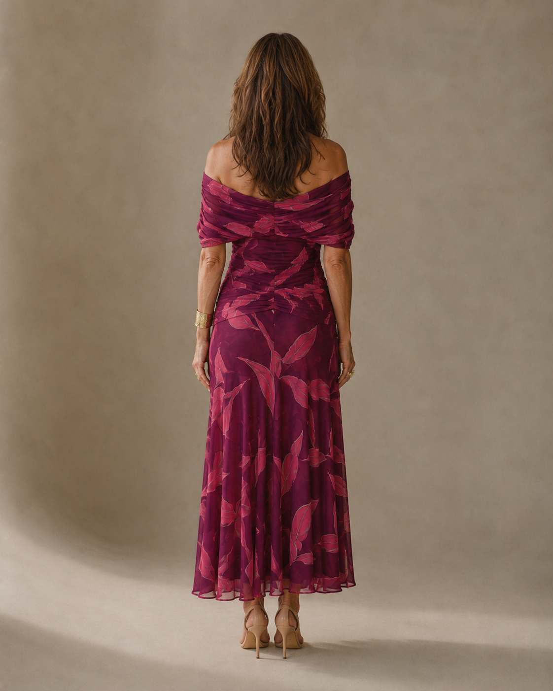 Vestido violeta con motivo botánico