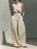 Conjunto de dos piezas en lino beige con top sin mangas y pantalón ancho