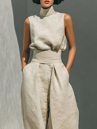 Conjunto de dos piezas en lino beige con top sin mangas y pantalón ancho