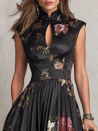 Vestido midi de satén plisado negro con estampado floral