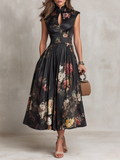Vestido midi de satén plisado negro con estampado floral