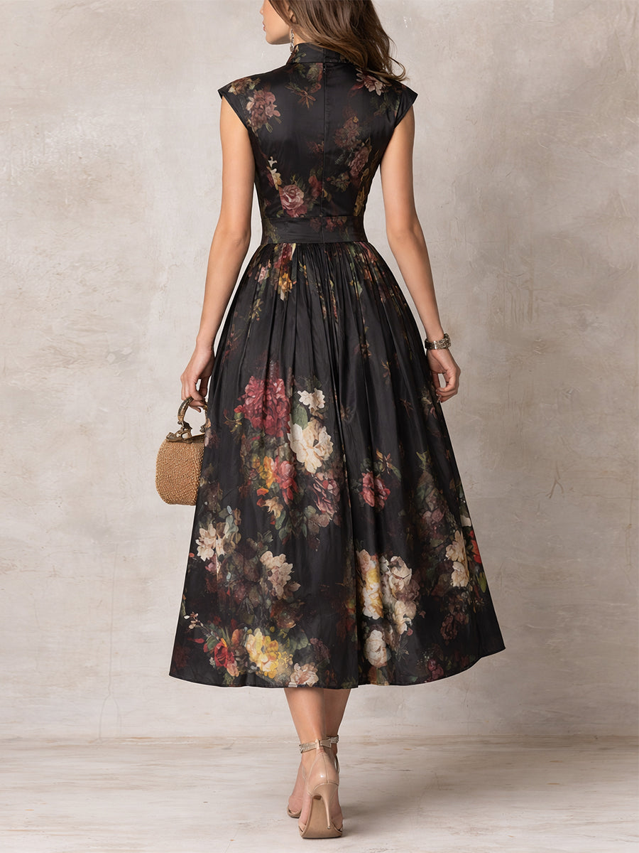 Vestido midi de satén plisado negro con estampado floral