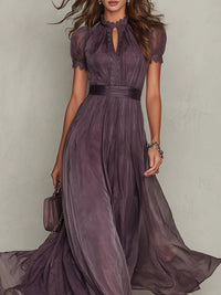 Vestido largo violeta con escote gota y ribete de encaje