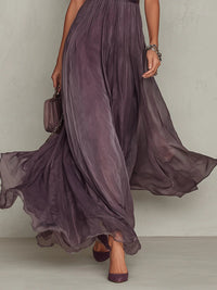 Vestido largo violeta con escote gota y ribete de encaje
