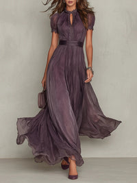 Vestido largo violeta con escote gota y ribete de encaje