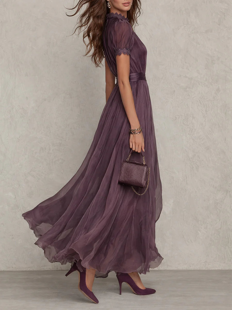 Vestido largo violeta con escote gota y ribete de encaje