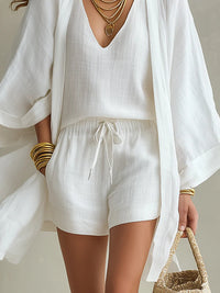 Conjunto de tres piezas con chaleco y short