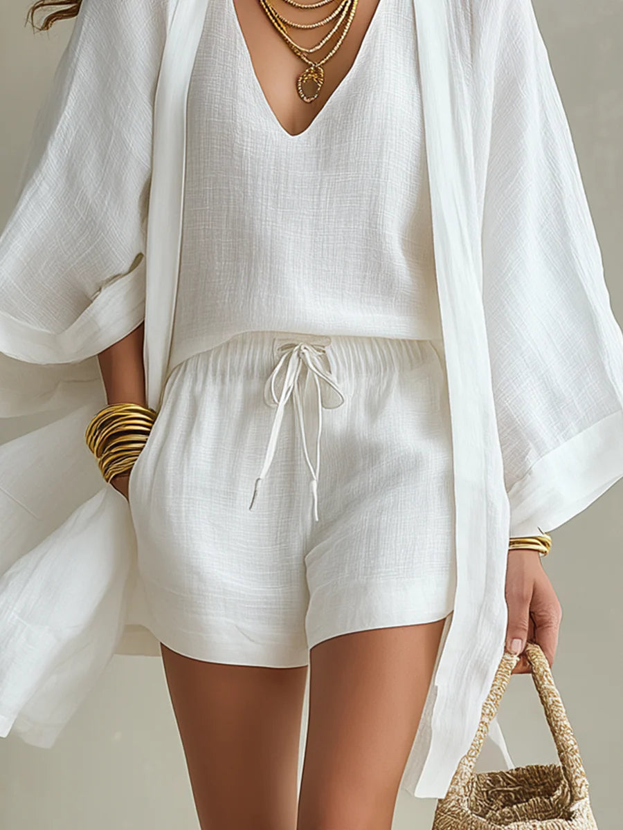 Conjunto de tres piezas con chaleco y short
