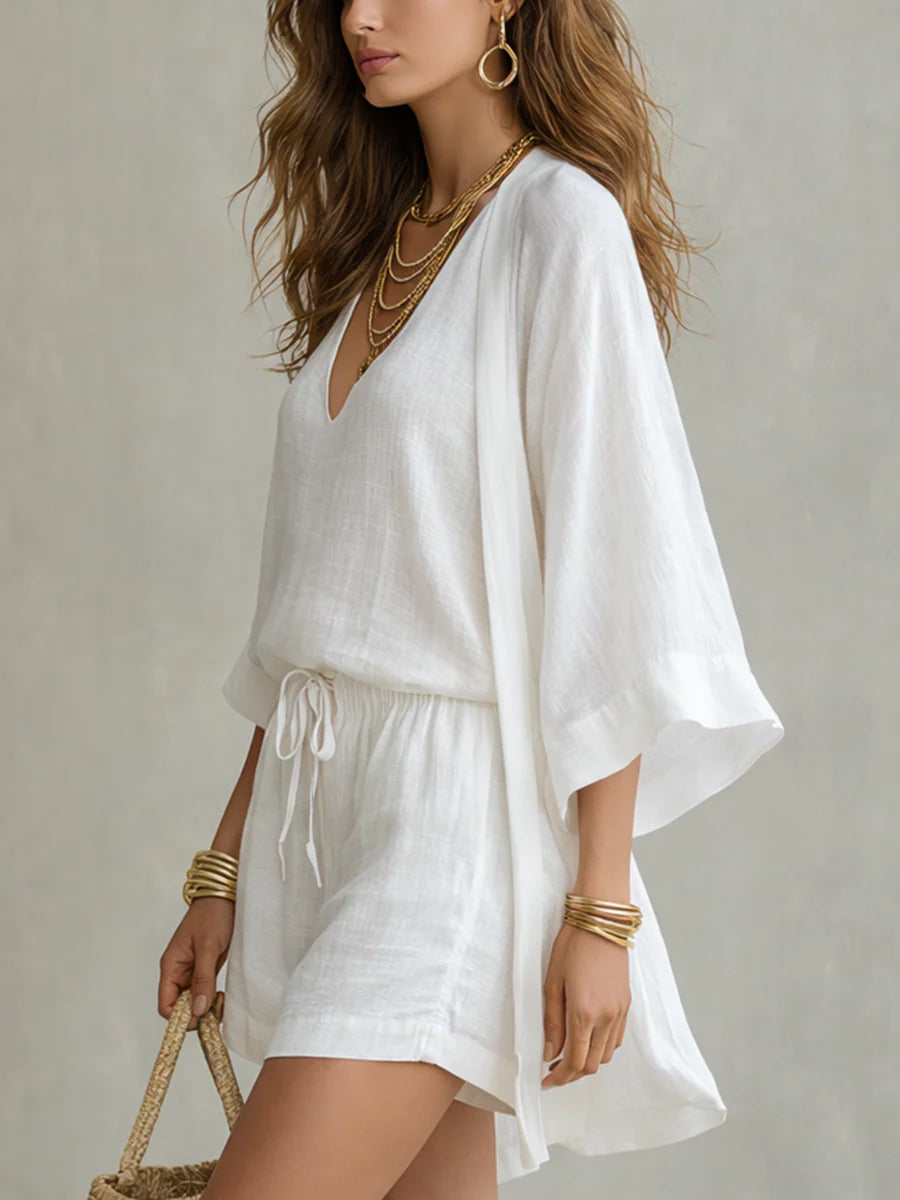 Conjunto de tres piezas con chaleco y short