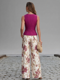 Conjunto de chaleco rosa y pantalón fluido floral