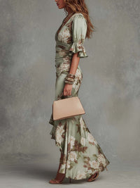Vestido largo asimétrico de satén verde con estampado floral