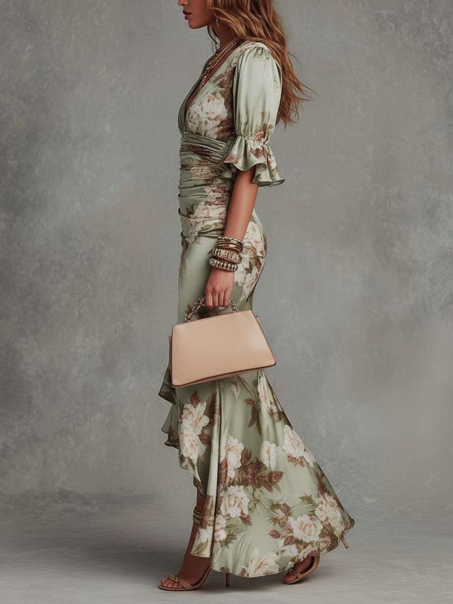 Vestido largo asimétrico de satén verde con estampado floral
