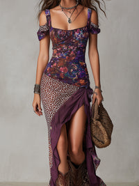 Vestido largo violeta con estampado de leopardo y flores y abertura alta