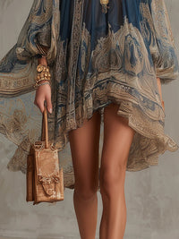 Vestido corto asimétrico en gasa azul marino con cuello alto y estampado barroco