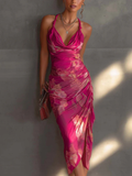 Vestido tubo fucsia con estampado floral, drapeado lateral y abertura