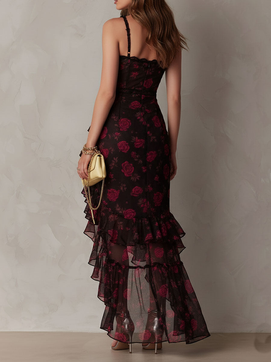 Vestido drapeado floral en negro y rojo con bajo de volantes