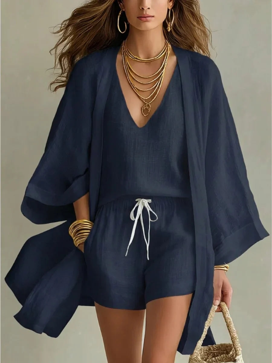 Conjunto de tres piezas con chaleco y short