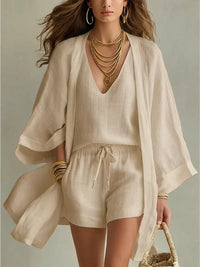 Conjunto de tres piezas con chaleco y short