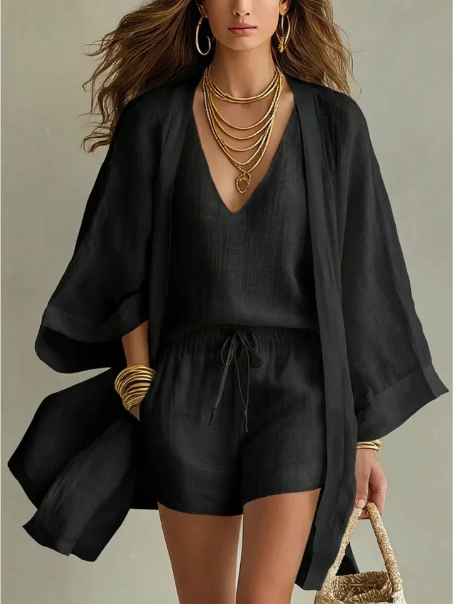 Conjunto de tres piezas con chaleco y short