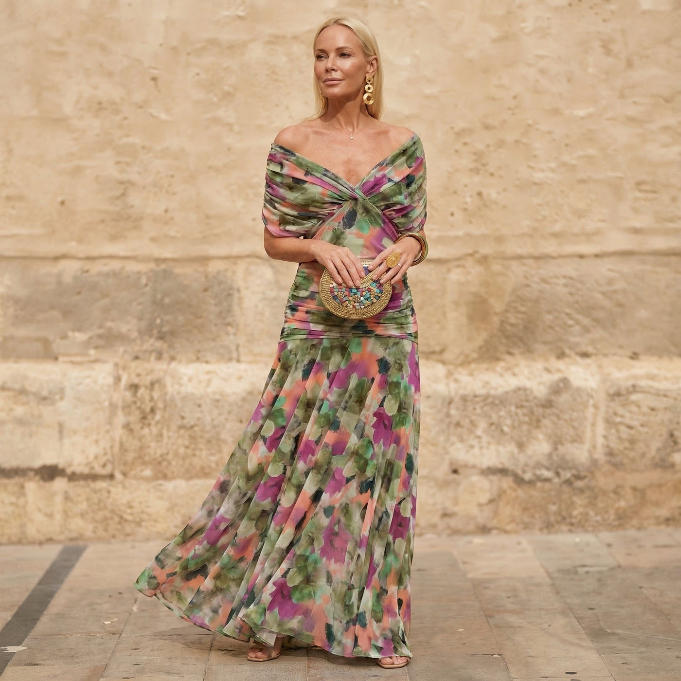 Vestido largo floral con escote en V